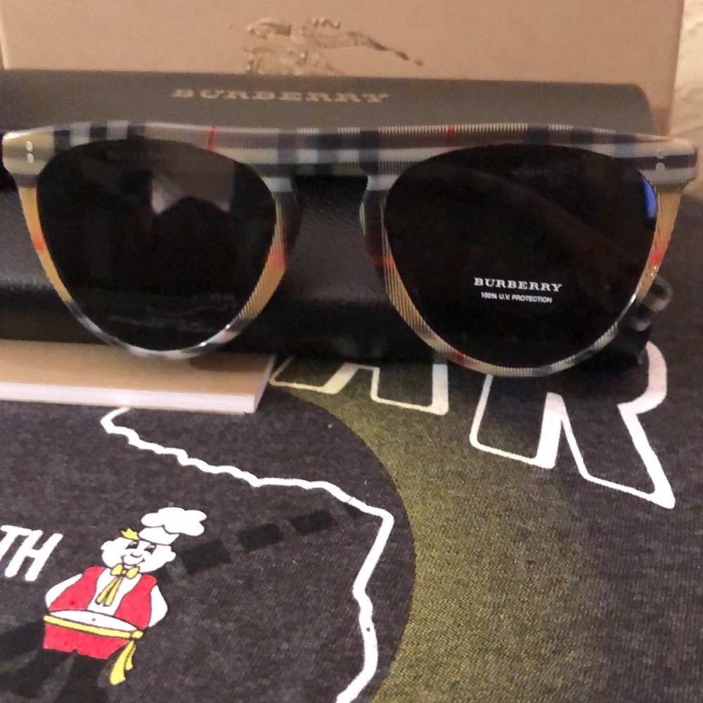 NWOT! Authentic Burberry sunglasses with box and case